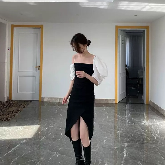 Fitted Black Dress with Statement Sleeves - Picture 3 of 5